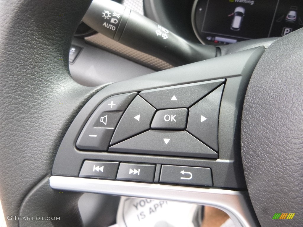 2018 Nissan Kicks SR Controls Photos