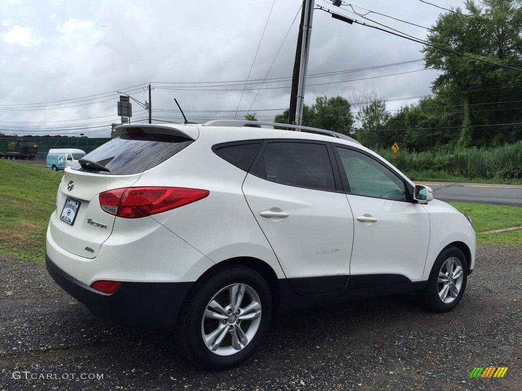 2013 Tucson GLS AWD - Cotton White / Taupe photo #4