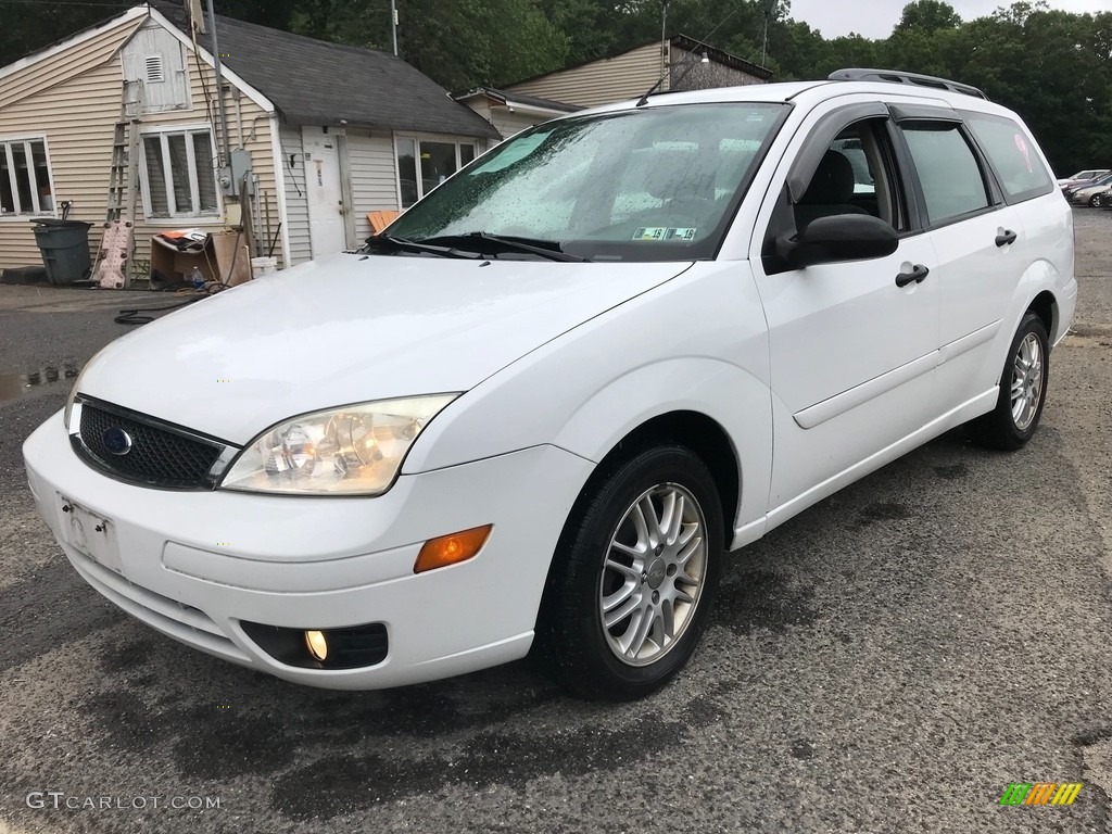 2005 Focus ZXW SES Wagon - Cloud 9 White / Dark Flint/Light Flint photo #2