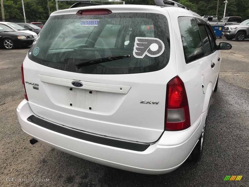 2005 Focus ZXW SES Wagon - Cloud 9 White / Dark Flint/Light Flint photo #7