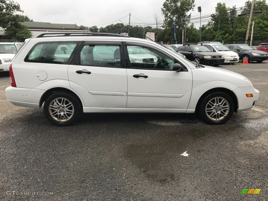 2005 Focus ZXW SES Wagon - Cloud 9 White / Dark Flint/Light Flint photo #9