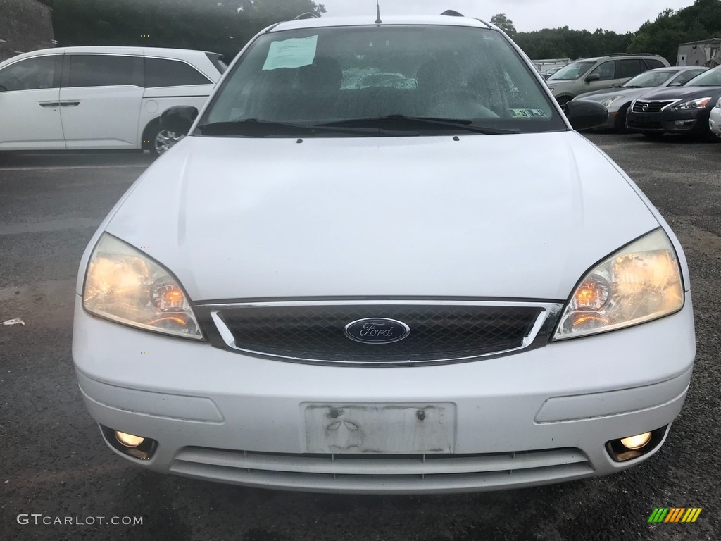 2005 Focus ZXW SES Wagon - Cloud 9 White / Dark Flint/Light Flint photo #11