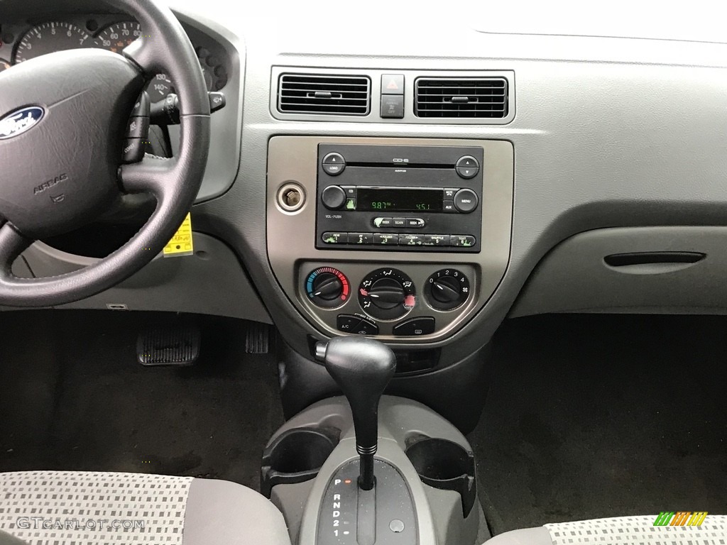 2005 Focus ZXW SES Wagon - Cloud 9 White / Dark Flint/Light Flint photo #14