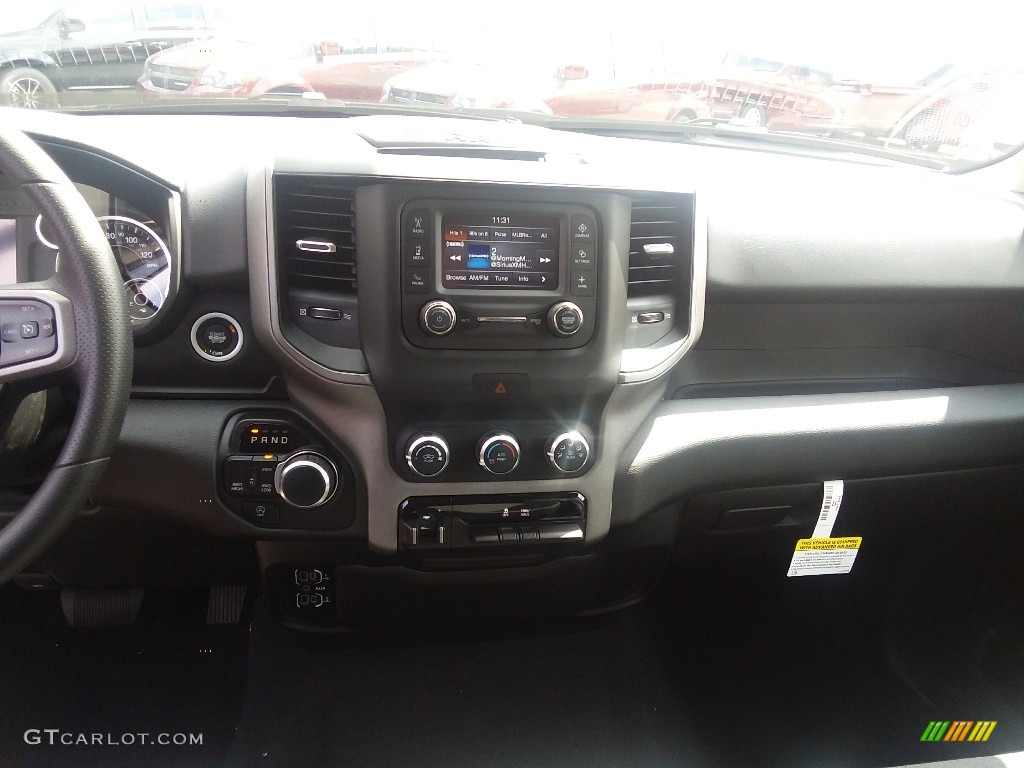 2019 1500 Tradesman Crew Cab 4x4 - Diamond Black Crystal Pearl / Black photo #8