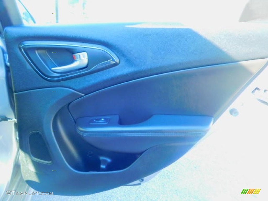 2015 200 S - Billet Silver Metallic / Black photo #27