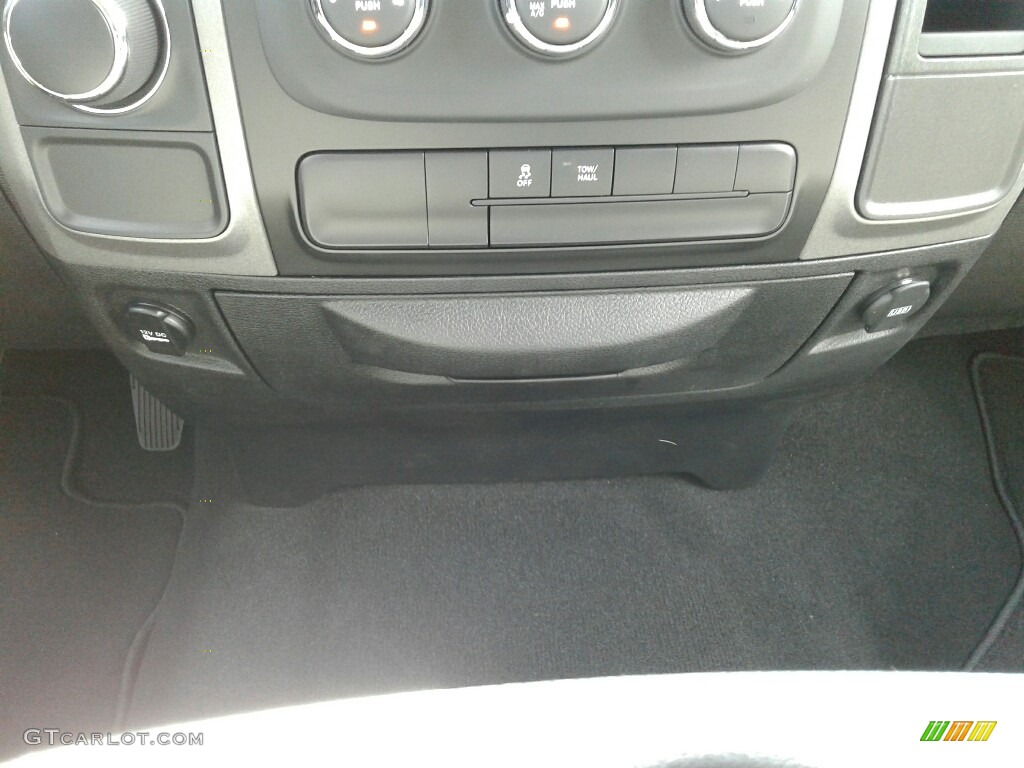 2018 1500 Express Crew Cab - Bright White / Black/Diesel Gray photo #16