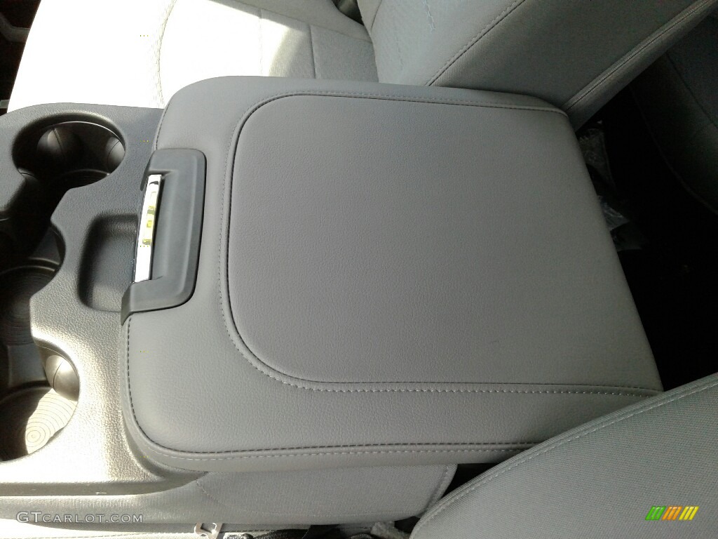 2018 1500 Express Crew Cab - Bright White / Black/Diesel Gray photo #18