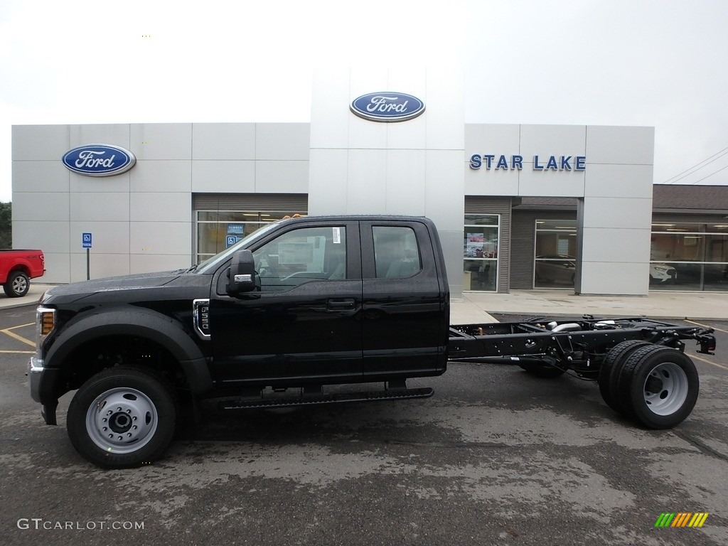 2019 F550 Super Duty XL SuperCab 4x4 Chassis - Black / Earth Gray photo #1