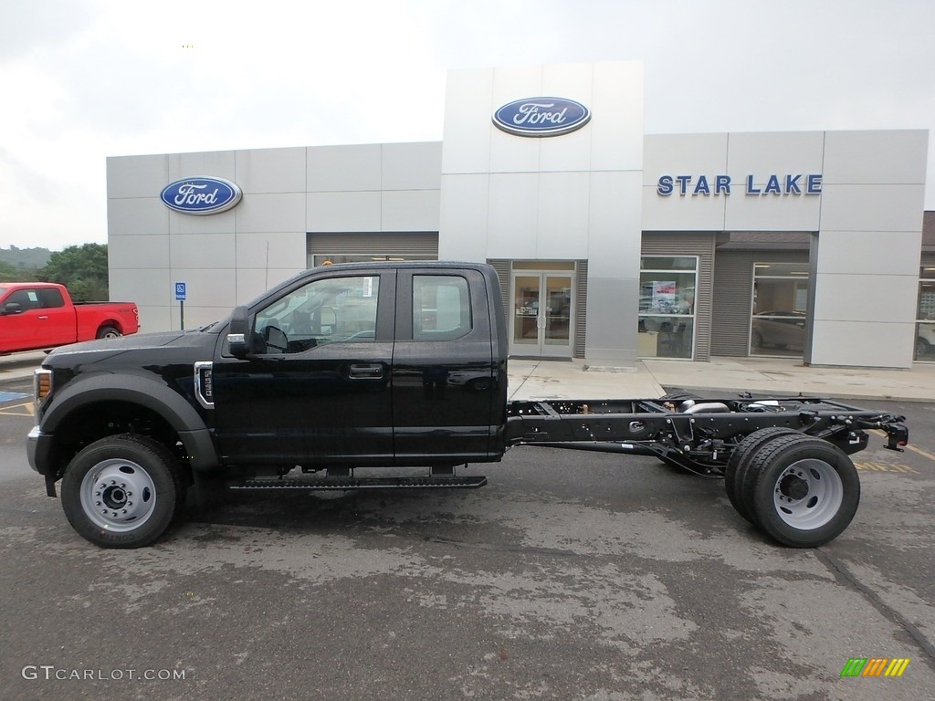 2019 F550 Super Duty XL SuperCab 4x4 Chassis - Black / Earth Gray photo #10