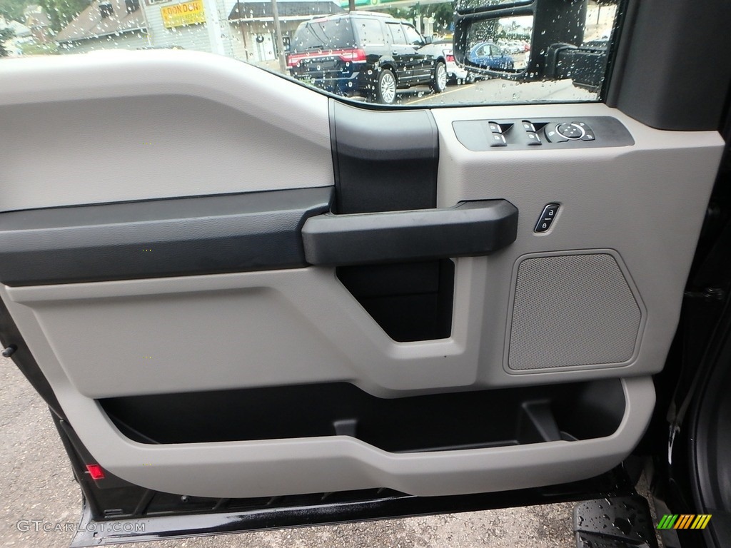 2019 Ford F550 Super Duty XL SuperCab 4x4 Chassis Earth Gray Door Panel Photo #128468175