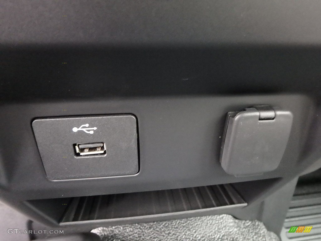 2019 F550 Super Duty XL SuperCab 4x4 Chassis - Black / Earth Gray photo #19