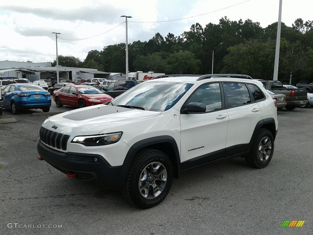 Pearl White Jeep Cherokee