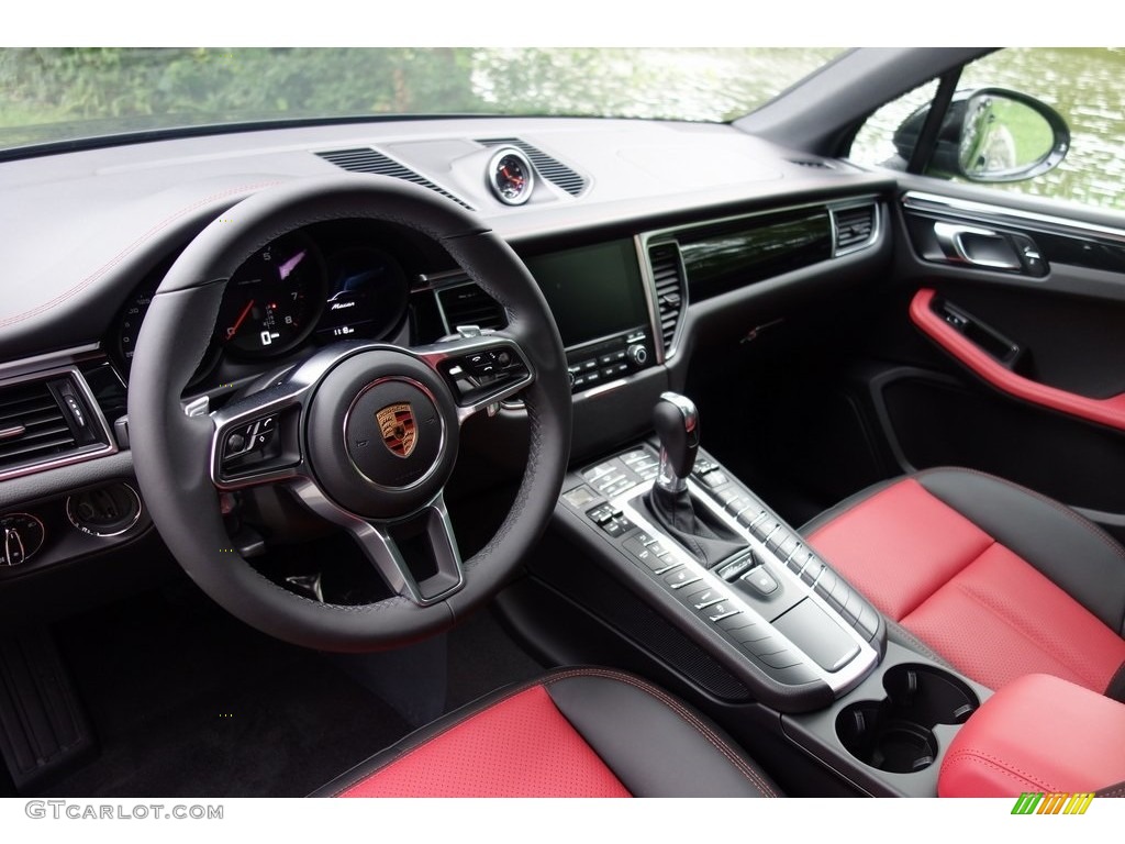 Black/Garnet Red Interior 2018 Porsche Macan Standard Macan Model Photo #128473808