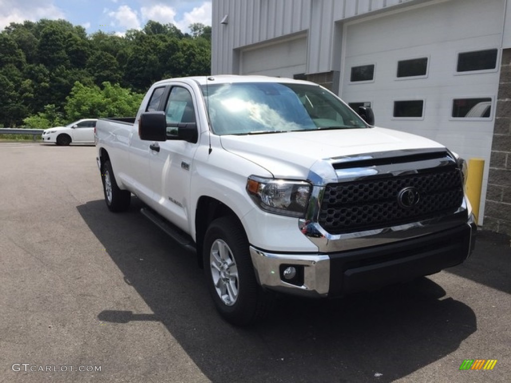 2018 Tundra SR5 Double Cab 4x4 - Super White / Graphite photo #1