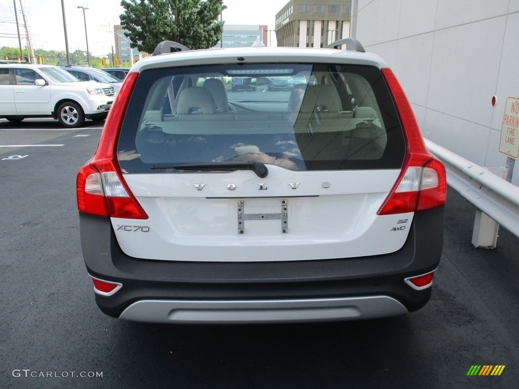 2010 XC70 3.2 AWD - Ice White / Sandstone photo #4