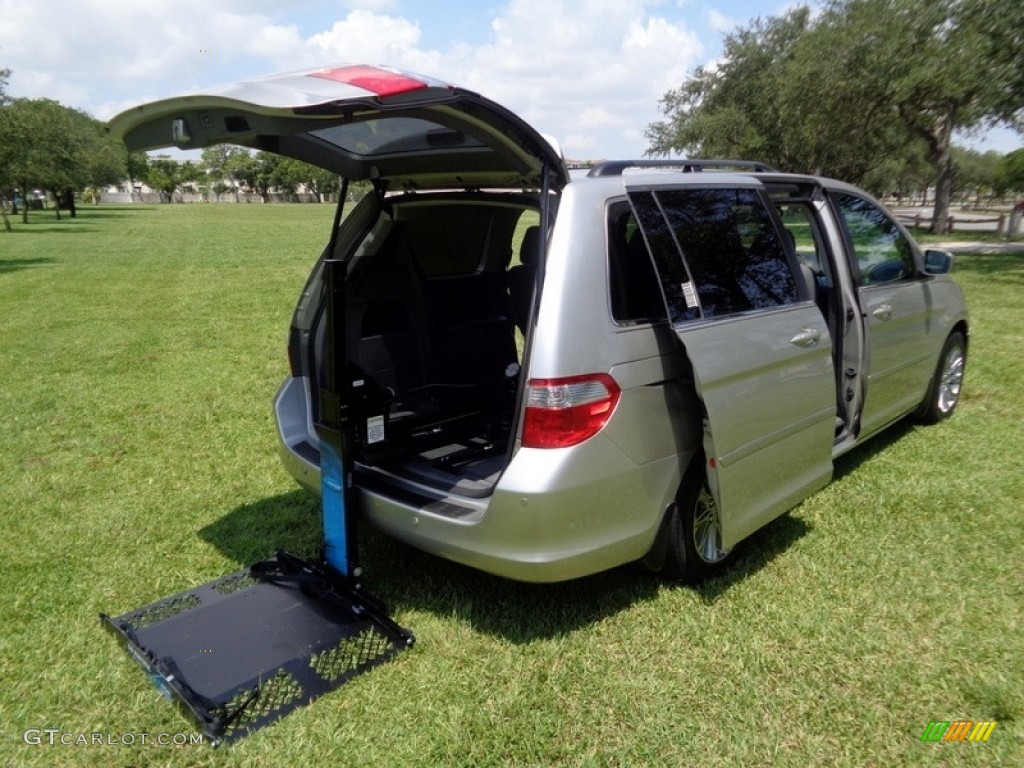 Silver Pearl Metallic Honda Odyssey