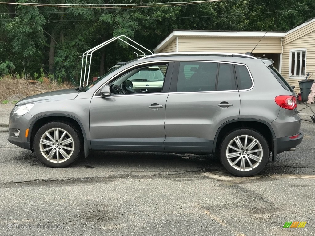 2011 Tiguan SE 4Motion - Reflex Silver Metallic / Charcoal photo #3