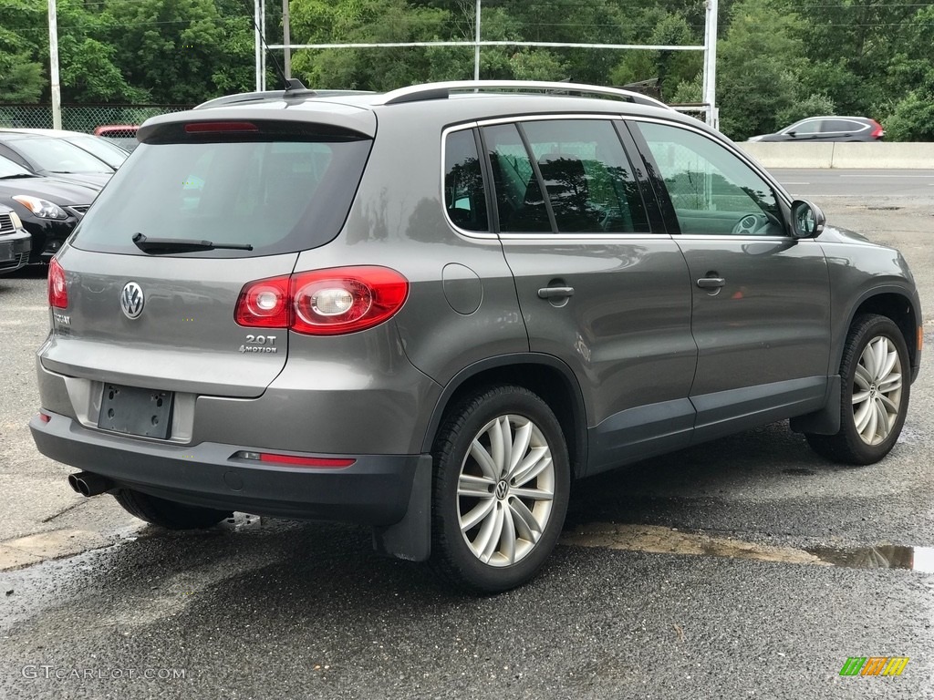 2011 Tiguan SE 4Motion - Reflex Silver Metallic / Charcoal photo #8