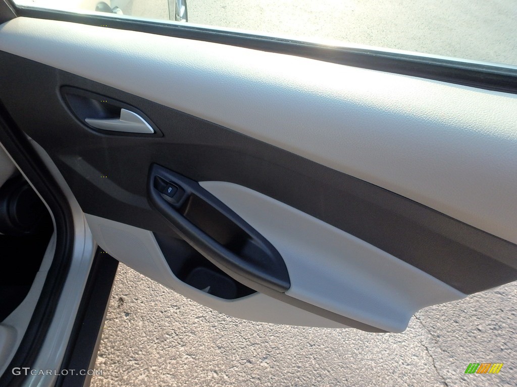 2015 Focus SE Sedan - Tectonic Metallic / Medium Light Stone photo #15
