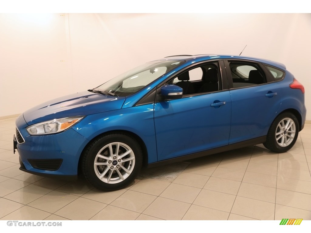 2015 Focus SE Hatchback - Blue Candy Metallic / Charcoal Black photo #3