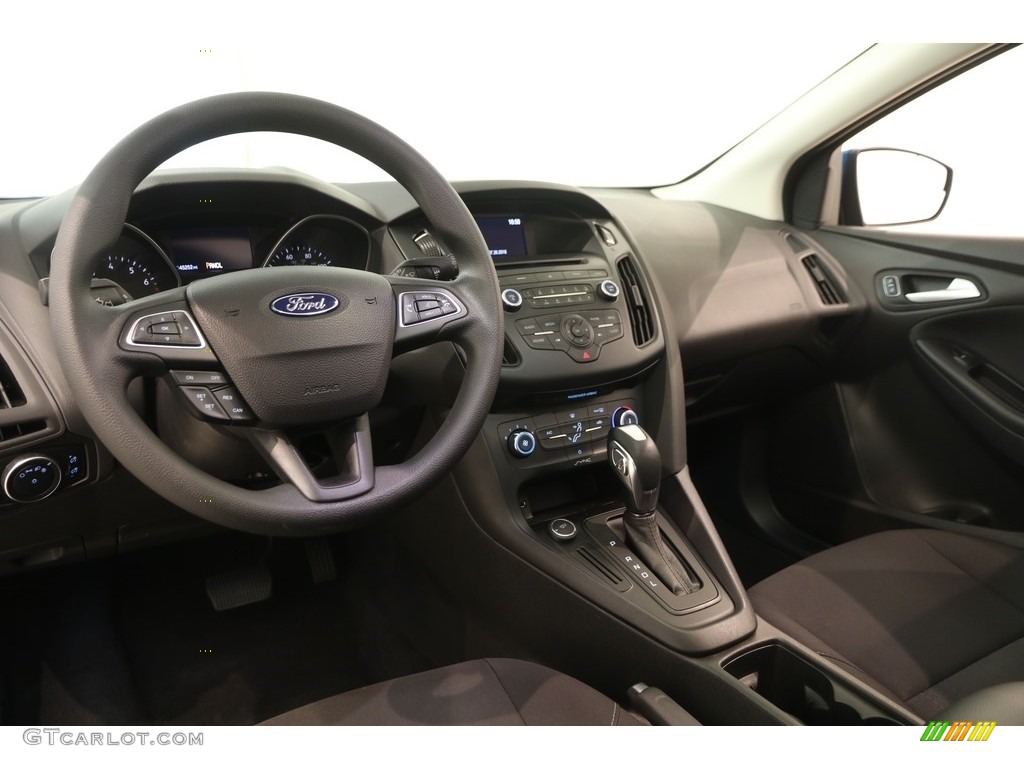 2015 Focus SE Hatchback - Blue Candy Metallic / Charcoal Black photo #6