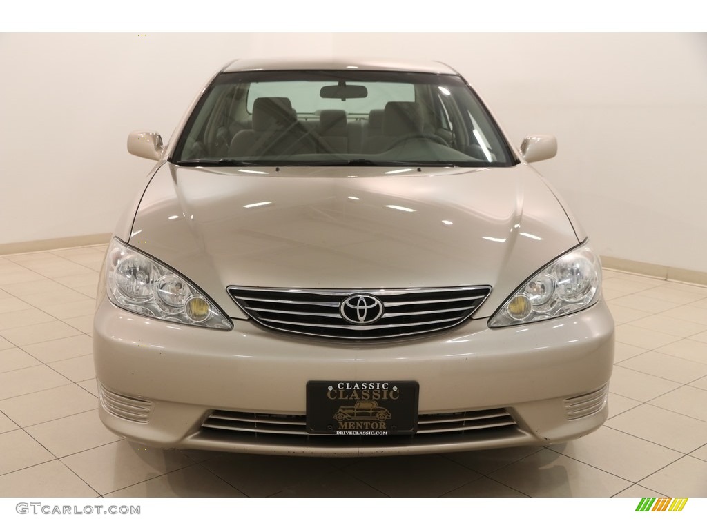 2006 Camry LE - Desert Sand Mica / Taupe photo #2