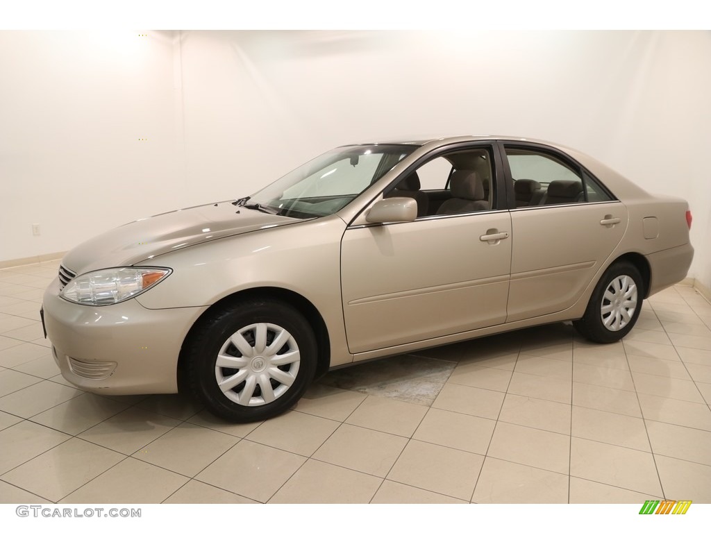2006 Camry LE - Desert Sand Mica / Taupe photo #3