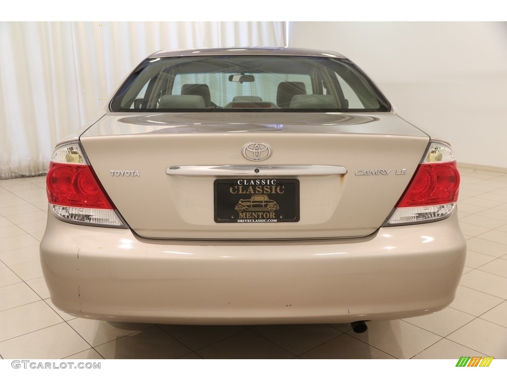 2006 Camry LE - Desert Sand Mica / Taupe photo #19