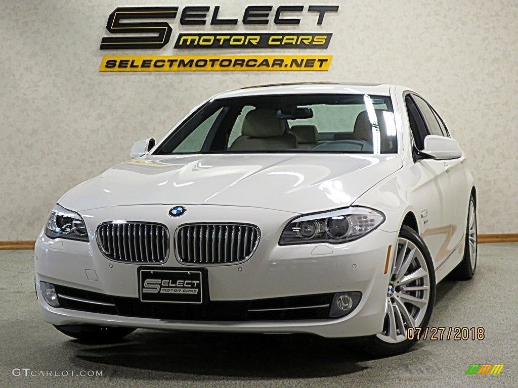 2012 5 Series 550i xDrive Sedan - Alpine White / Venetian Beige photo #1