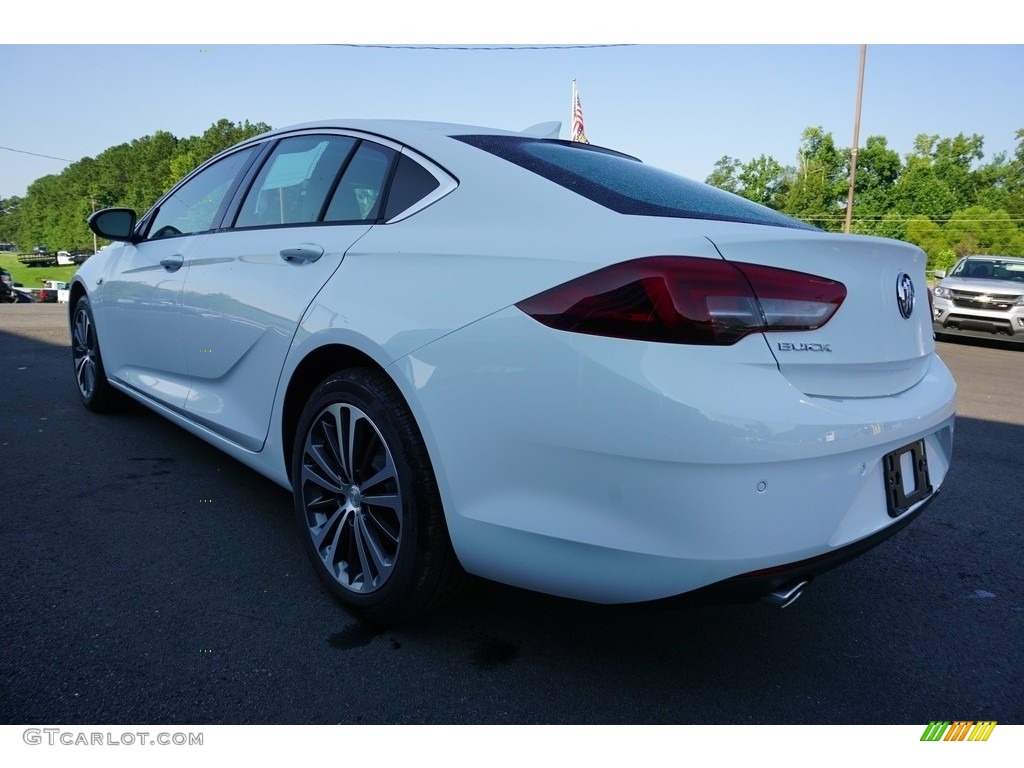 2018 Regal Sportback Essence - Summit White / Shale photo #13