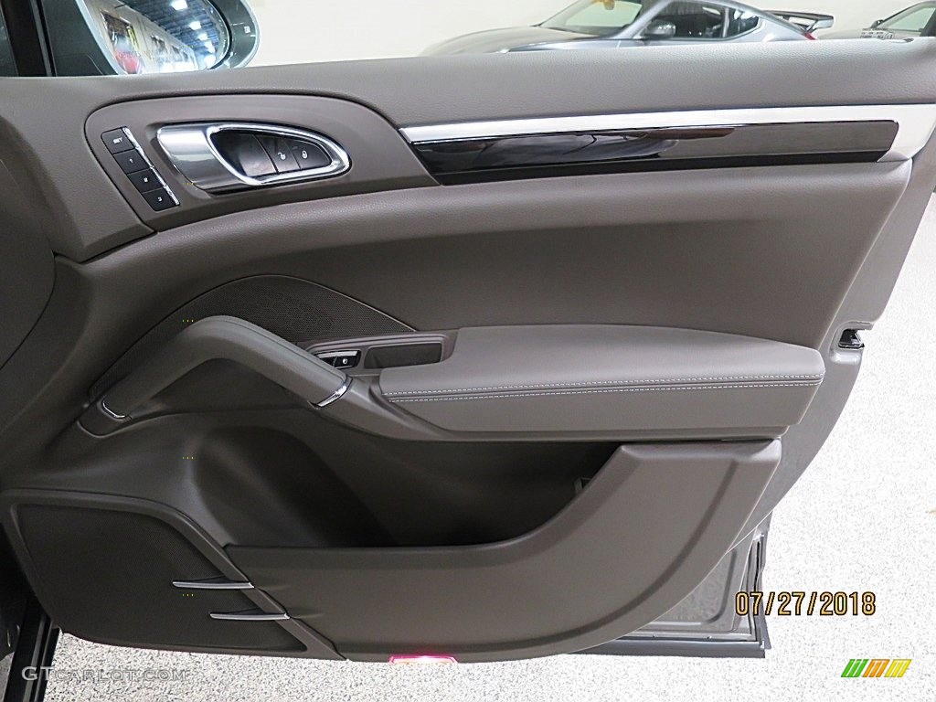 2017 Cayenne S - Palladium Metallic / Black photo #21