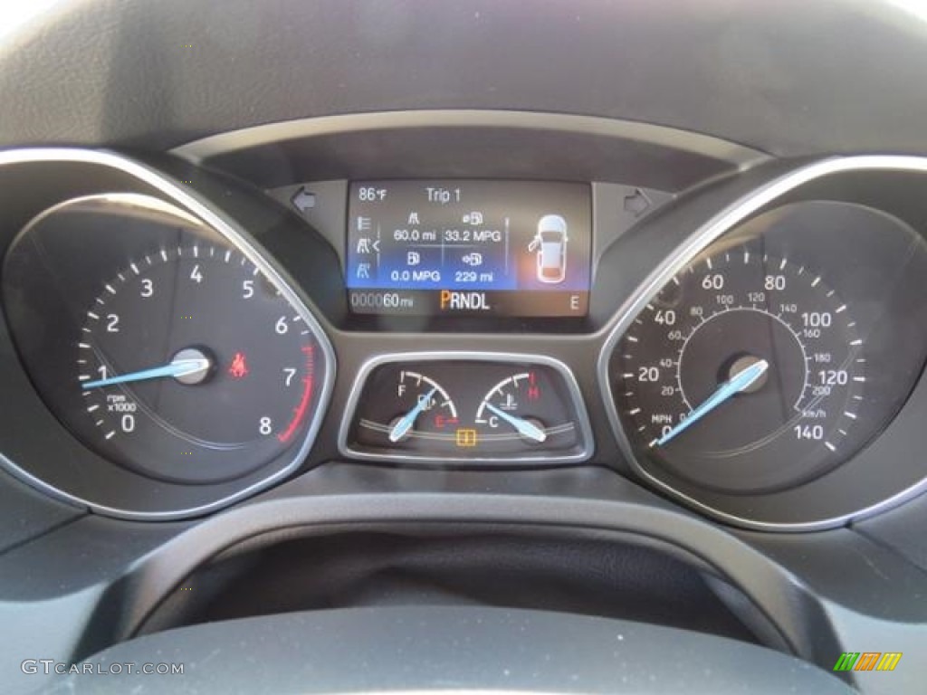 2018 Focus SE Hatch - White Gold / Charcoal Black photo #11