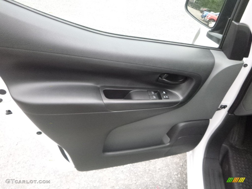 2018 Nissan NV200 S Door Panel Photos