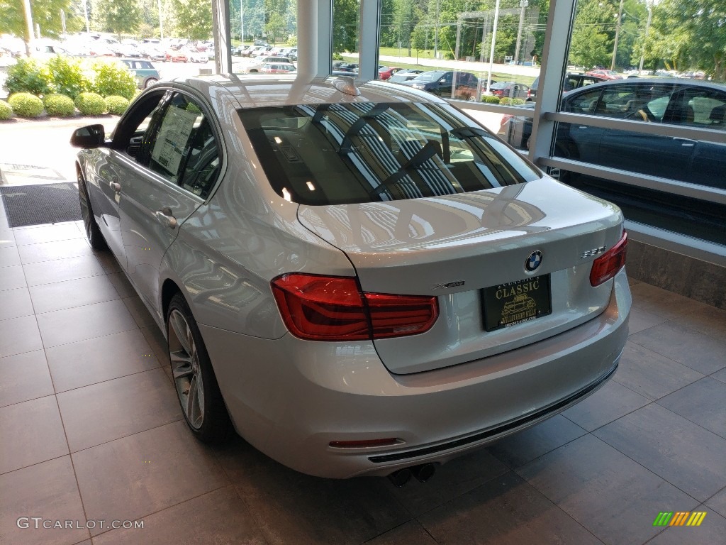 2018 3 Series 330i xDrive Sedan - Glacier Silver Metallic / Black photo #2
