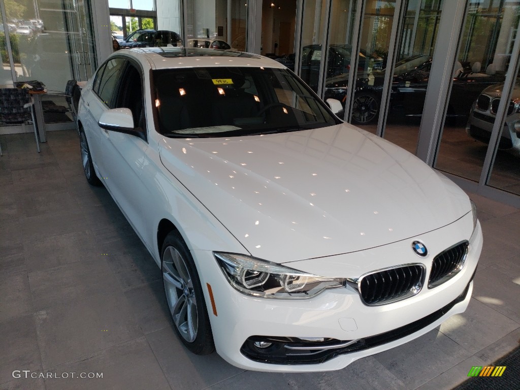 2018 3 Series 330i xDrive Sedan - Alpine White / Black photo #1