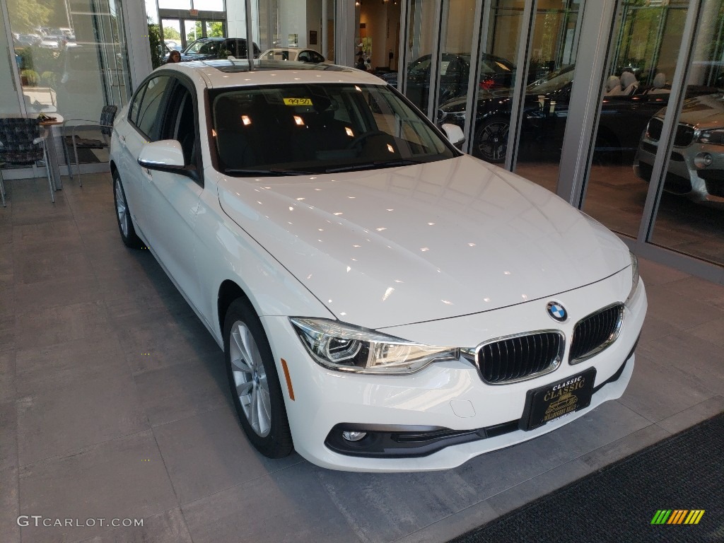 2018 3 Series 320i xDrive Sedan - Alpine White / Black photo #1