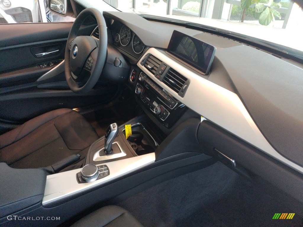 2018 3 Series 320i xDrive Sedan - Alpine White / Black photo #6