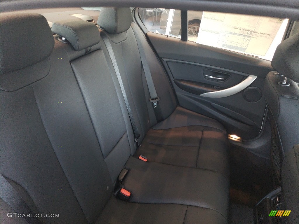 2018 3 Series 320i xDrive Sedan - Alpine White / Black photo #7