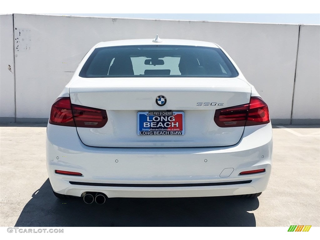 2018 3 Series 330e iPerformance Sedan - Alpine White / Black photo #4