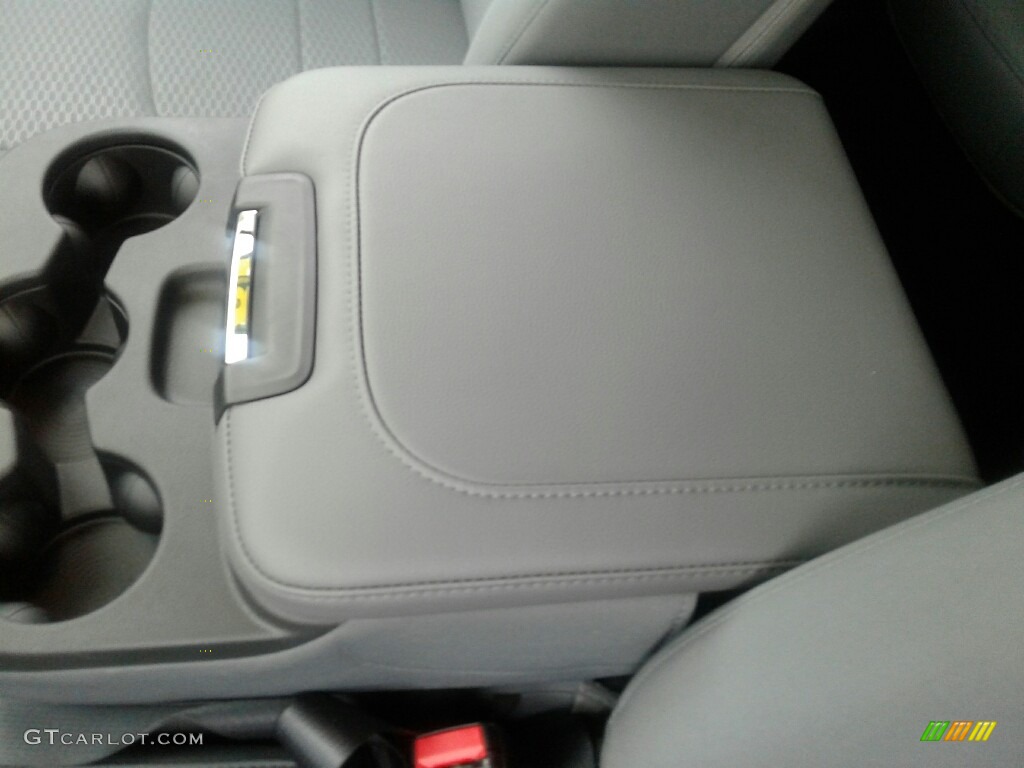 2018 1500 SLT Crew Cab - Bright Silver Metallic / Black/Diesel Gray photo #18