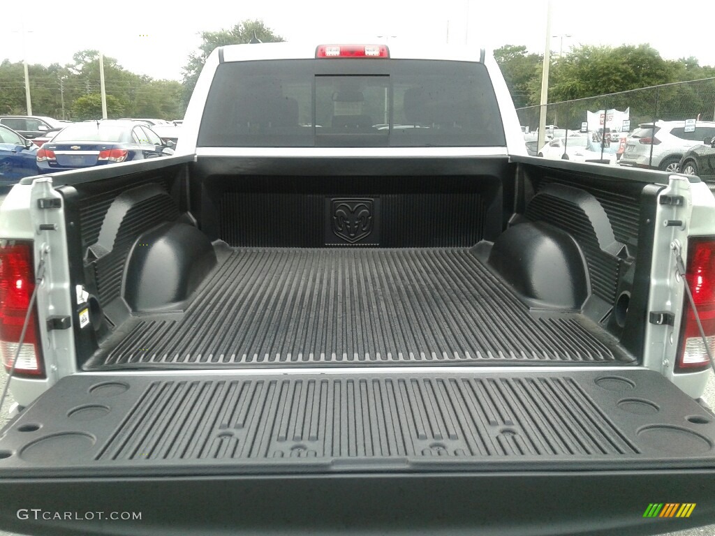 2018 1500 SLT Crew Cab - Bright Silver Metallic / Black/Diesel Gray photo #19