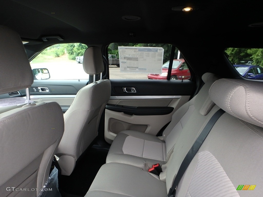 2018 Explorer FWD - Oxford White / Medium Stone photo #12