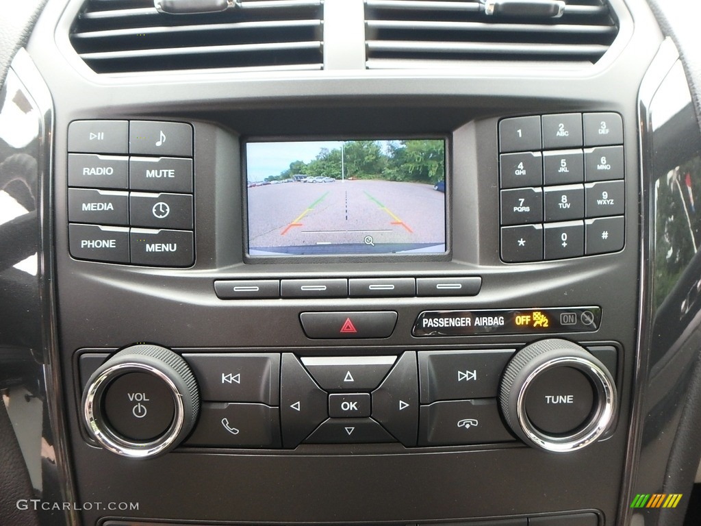 2018 Explorer FWD - Oxford White / Medium Stone photo #20