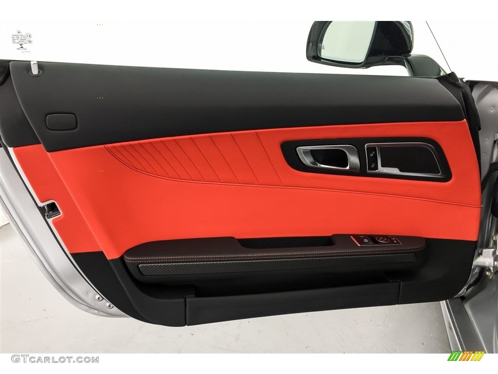 2018 Mercedes-Benz AMG GT C Roadster Red Pepper/Black Door Panel Photo #128612839