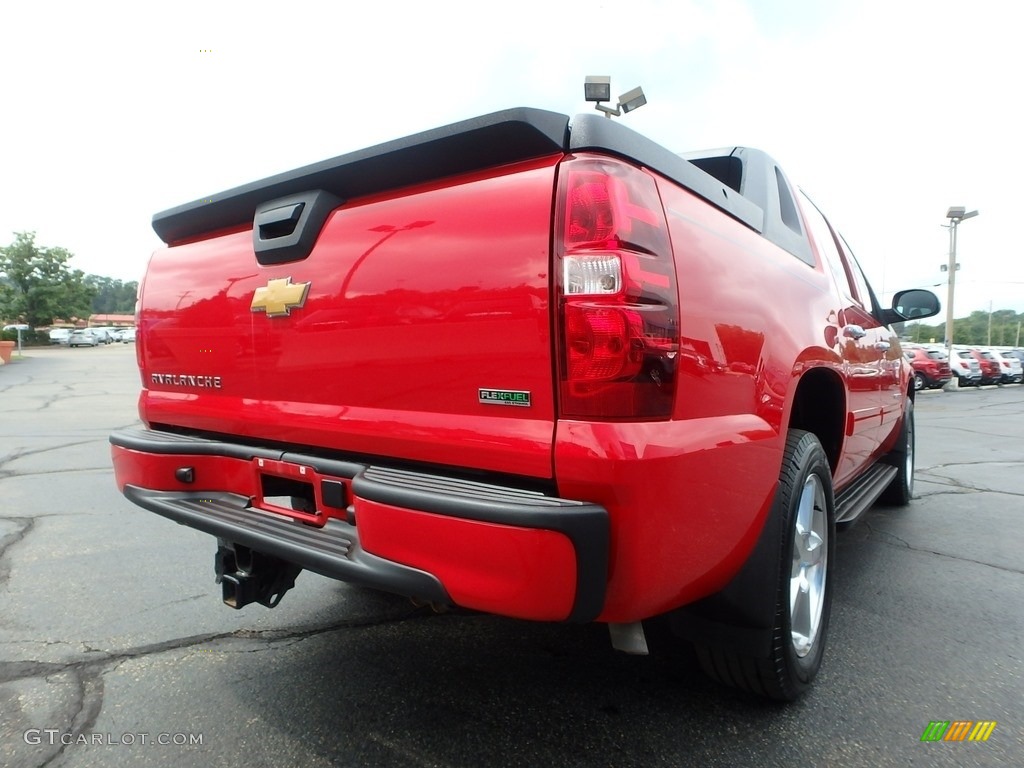 2012 Avalanche LS 4x4 - Victory Red / Ebony photo #7