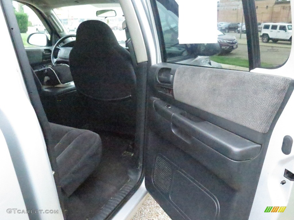 2004 Dakota SLT Quad Cab 4x4 - Bright Silver Metallic / Dark Slate Gray photo #24