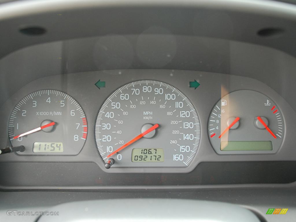 2000 V40 1.9T Wagon - Silver Metallic / Off Black photo #10