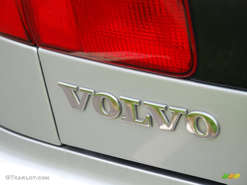 2000 V40 1.9T Wagon - Silver Metallic / Off Black photo #20