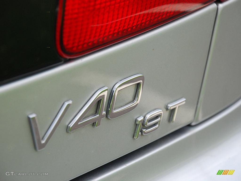 2000 V40 1.9T Wagon - Silver Metallic / Off Black photo #21