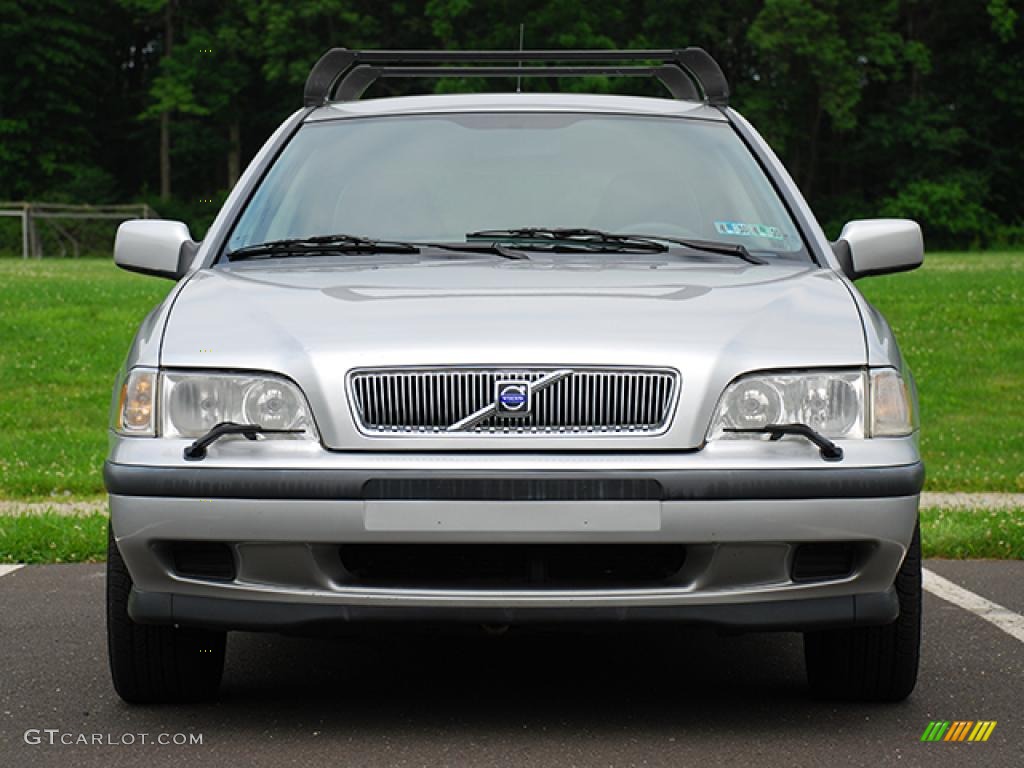 2000 V40 1.9T Wagon - Silver Metallic / Off Black photo #23